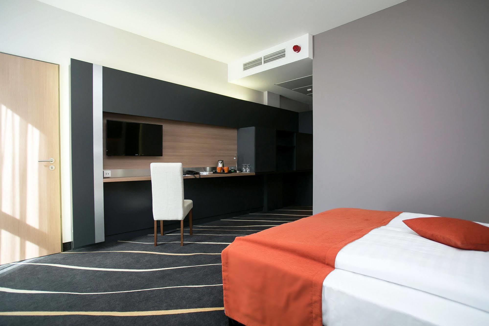 Best Western Plus Lakeside Hotel Székesfehérvár Eksteriør billede